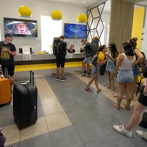  بيت شباب The Hive Party